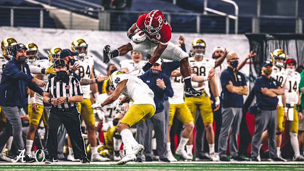 Najee Harris hurdle in Rose Bowl